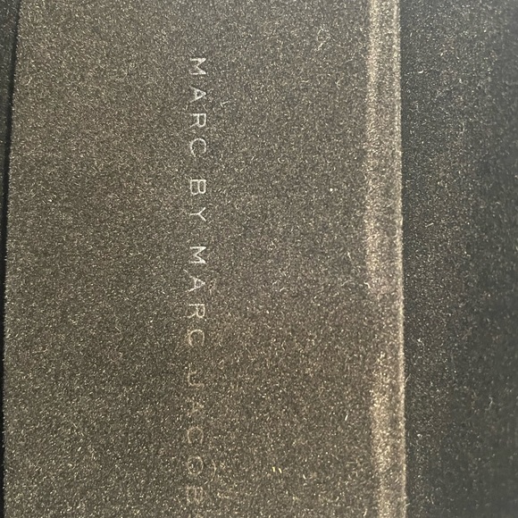 Marc by Marc Jacobs XL case - Picture 3 of 5